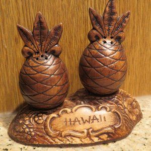 PINEAPPLE Hawaii Resin Salt & Pepper Shakers Treasurecraft (205C)